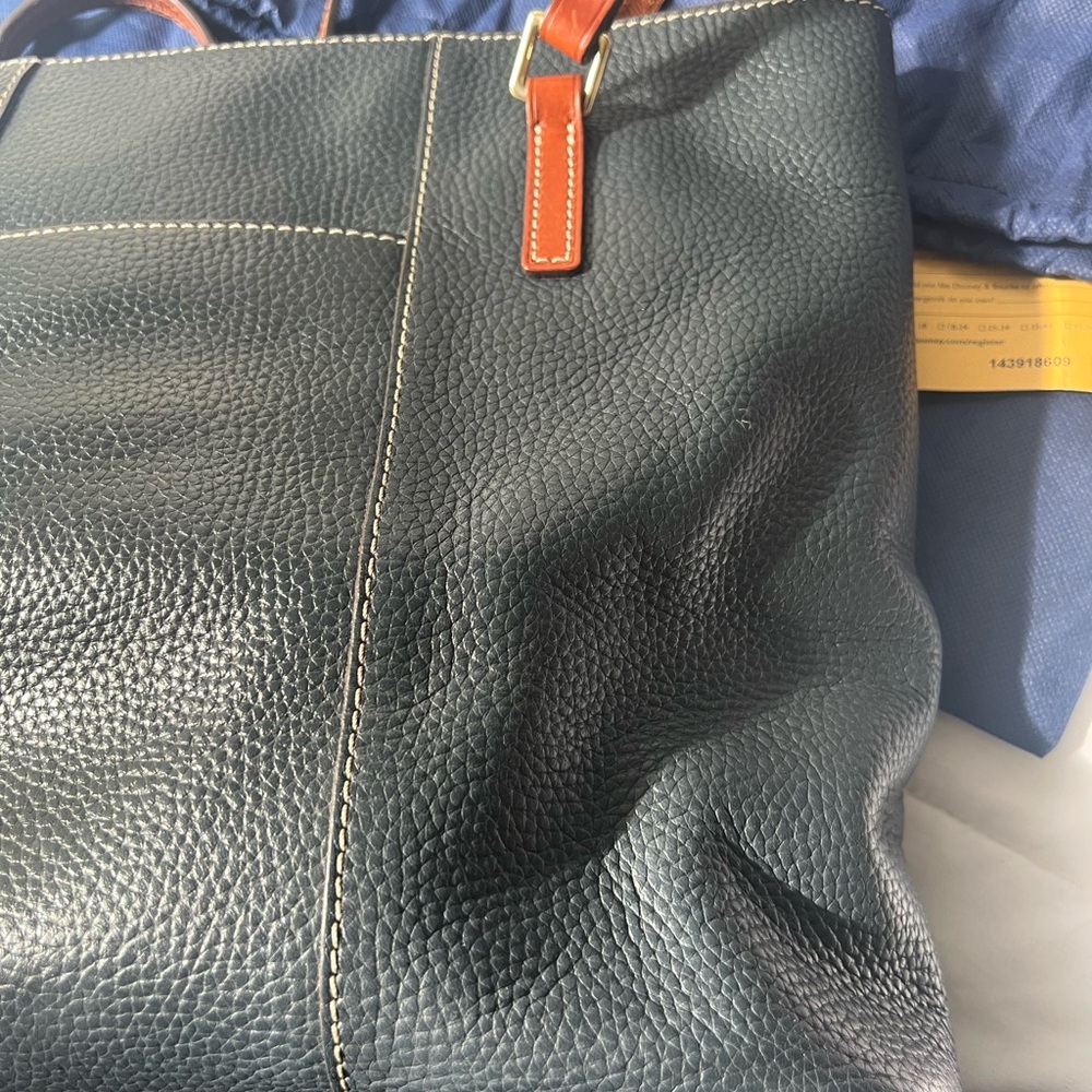 Dooney & Bourke Navy &Tan Pebbled Leather Lexington /Dust Bag /Original Reg.incl - Picture 12 of 16